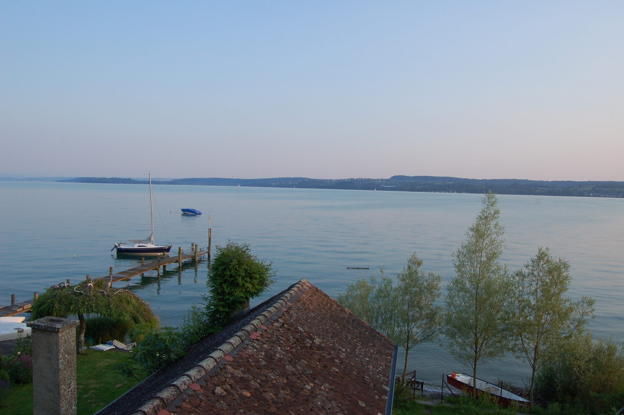 Spazierweg entlang des Bodensees in Nußdorf