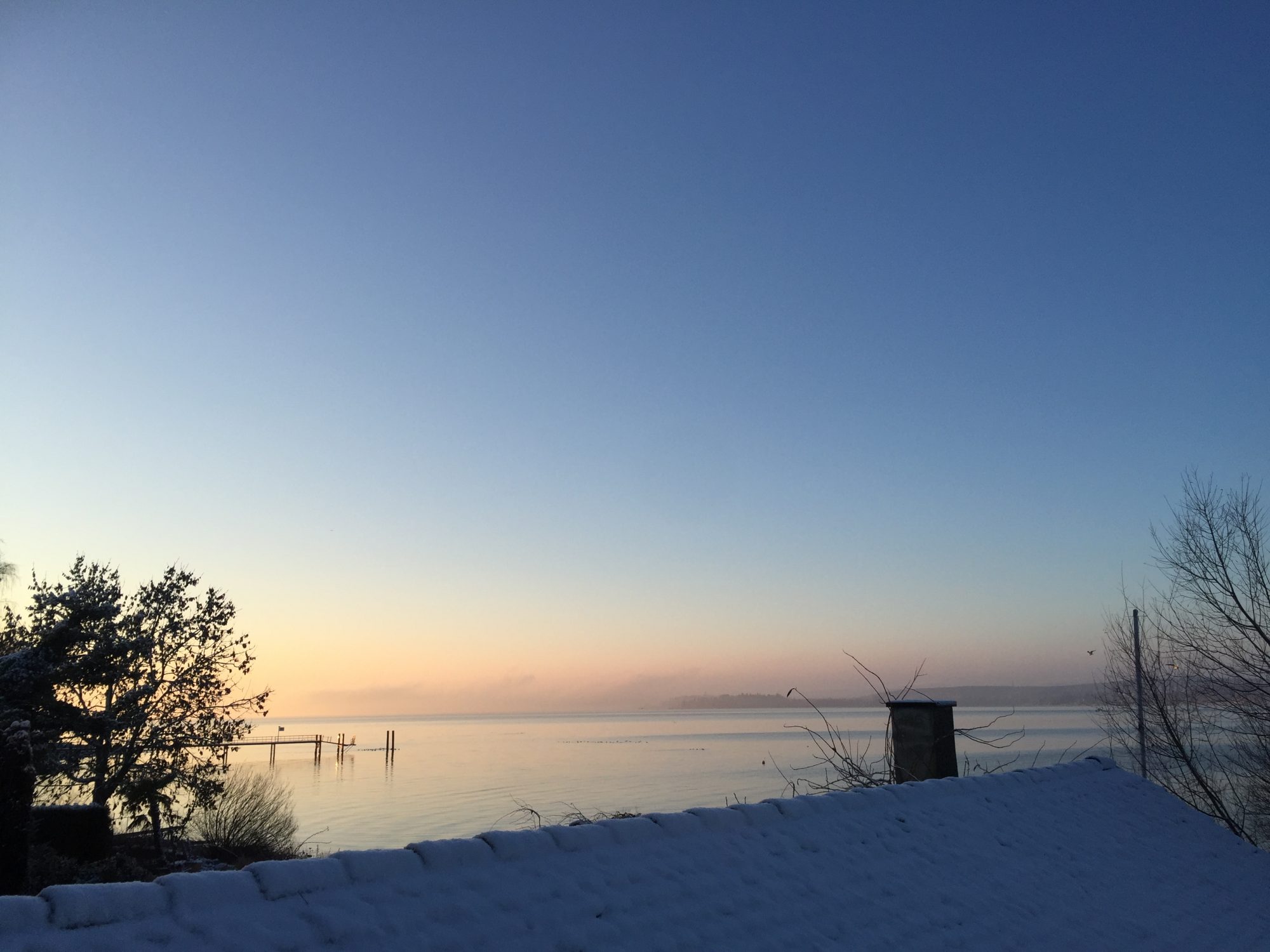 Bodensee im Herbst — ruhige Stimmung am Ufer