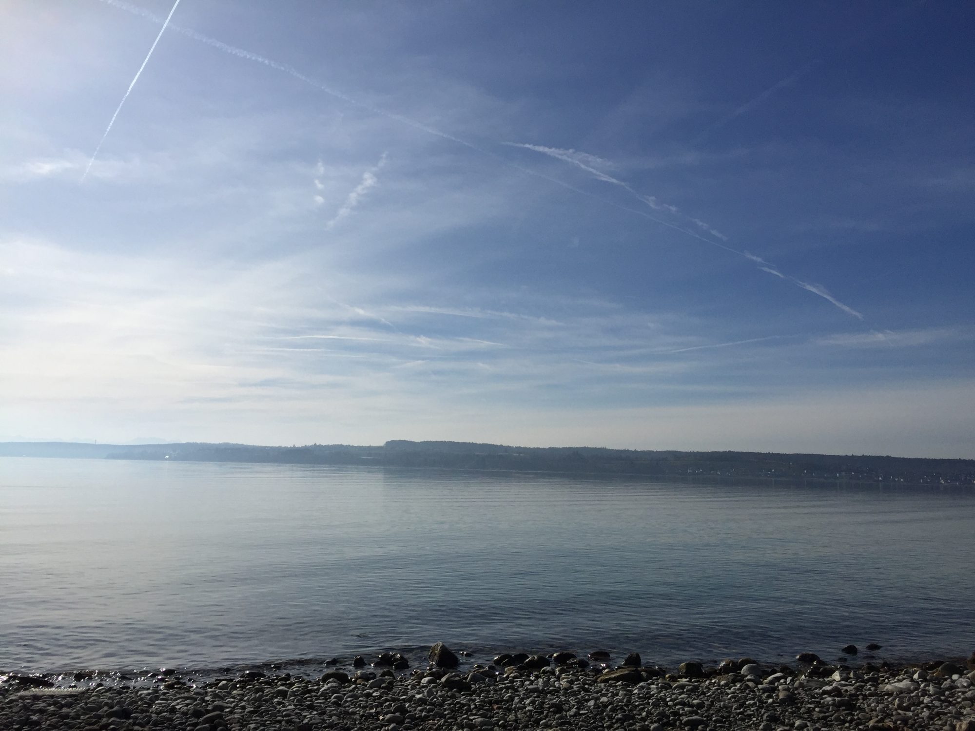 Bodensee-Ufer mit klarem Wasser in Nußdorf